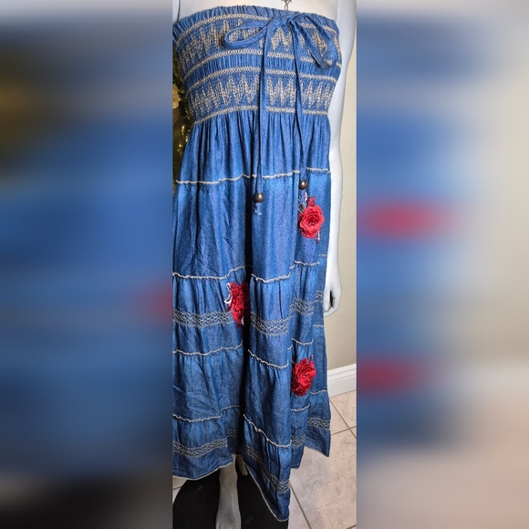 Strapless Blue Dress with Red Floral Details - Picture 4 of 15